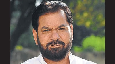 Subhash Chawla tendered his resignation three days after Congress councillor from ward 20, Gurcharan Jeet Singh Kala, changed party loyalties and joined the BJP on Wednesday. (HT Photo) Subhash Chawla tendered his resignation three days after Congress councillor from ward 20, Gurcharan Jeet Singh Kala, changed party loyalties and joined the BJP on Wednesday. (HT Photo)