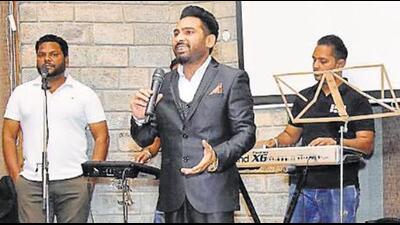Kasauli Club‘s 125th anniversary celebrations wrapped up with Alamgir Khan’s power-packed performance . (HT Photo)