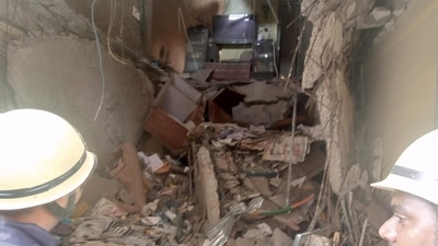 The debris after the slab of the sixth floor of the building collapsed to the ground floor in Nerul, Navi Mumbai.&nbsp; (Bachchan Kumar/Hindustan Times)