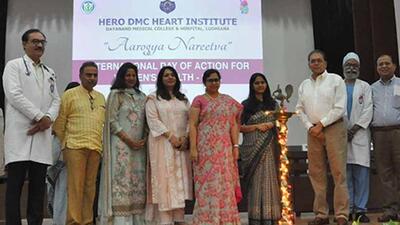 Deputy commissioner (DC) Surabhi Malik and municipal corporation commissioner Shena Aggarwal were honoured as chief guest and guest of honour on the occasion held by Hero DMC Heart Institute on women’s health issues. (HT PHOTO)