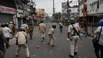 Security personnel clash with protesters in Ranchi on Friday. (PTI) Security personnel clash with protesters in Ranchi on Friday. (PTI)