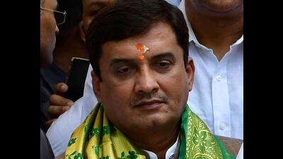 BJP’s Dhananjay Mahadik defeated Shiv Sena’s Sanjay Pawar to win 6th and final Rajya Sabha seat from Maharashtra in thrilling contest. (HT PHOTO) BJP’s Dhananjay Mahadik defeated Shiv Sena’s Sanjay Pawar to win 6th and final Rajya Sabha seat from Maharashtra in thrilling contest. (HT PHOTO)