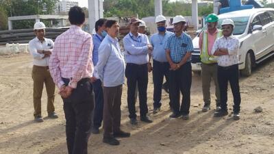 Girish Bapat has also advised the PMC officials to take up beautification work around the airport and to ensure the necessary repair of roads and pavements are carried out at the earliest. (HT PHOTO)