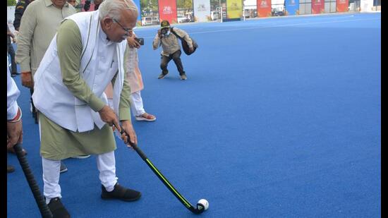 Haryana chief minister Manohar Lal Khattar thanked Congress MLA Kuldeep Bishnoi for supporting BJP-backed independent candidate Kartikeya Sharma (HT File Photo/SAnt Arora)