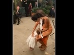 The little girl's reaction to a woman playing the violin is heart-melting to watch. (violinbymel/Instagram) The little girl's reaction to a woman playing the violin is heart-melting to watch. (violinbymel/Instagram)