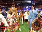 Shahid Kapoor and Farhan Akhtar made their IIFA entry on donkeys. Shahid Kapoor and Farhan Akhtar made their IIFA entry on donkeys.