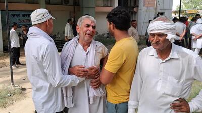 Relatives of the victims mourning outside a hospital in Sonepat on Sunday. (HT Photo)