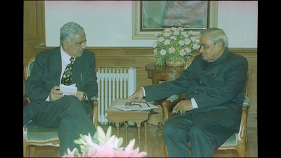 It was PM Vajpayee who initiated a dialogue with Insaniyat (humanity) and extended the offer of friendship to Pakistan from the soil of Kashmir. That became a turning point in the history of J&K (ARVIND YADAV/HT PHOTO)
