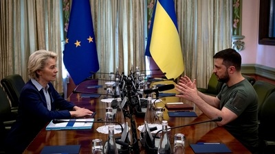 Ukraine's President Volodymyr Zelenskiy and European Commission President Ursula von der Layen attend a meeting in Kyiv, Ukraine. (via Reuters)