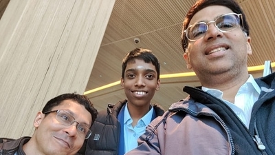 The dinner selfie was shared by Viswanathan Anand.&nbsp; (Twitter/@vishy64theking)
