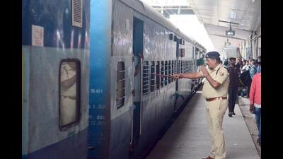 In a bid to increase the security at the railway station, the Pune railway division in its recent meeting with the railway advisory committee, has decided to install high-quality CCTV cameras across the station premises (HT FILE PHOTO)