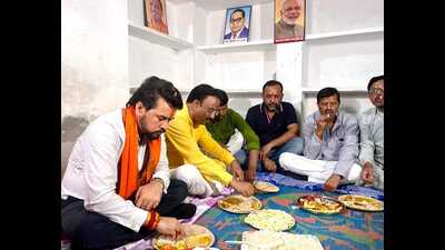 Union minister Anurag Thakur along with other BJP leaders having lunch at a Dalit party cadre’s residence in Lucknow on Sunday. (HT photo) Union minister Anurag Thakur along with other BJP leaders having lunch at a Dalit party cadre’s residence in Lucknow on Sunday. (HT photo)