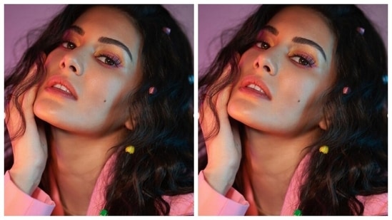 Amyra's dress featured blazer-style collars and a short slit on one thigh. She layered her look in a golden top.(Instagram/@amyradastur93)