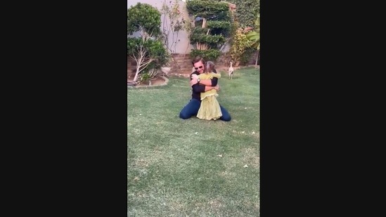 The image, taken from the reunion video posted on Twitter, shows Shahid Afridi and his youngest daughter Arwa.(Twitter/@SAfridiOfficial) The image, taken from the reunion video posted on Twitter, shows Shahid Afridi and his youngest daughter Arwa.(Twitter/@SAfridiOfficial)