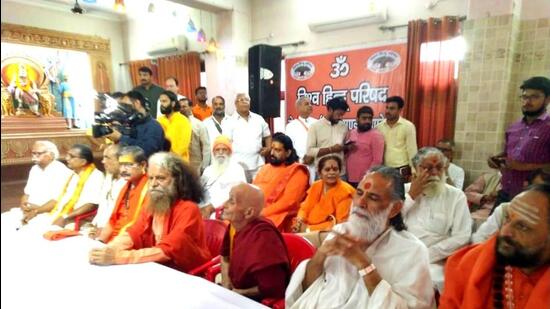 Saints at the conclusion of two-day VHP’s central advisory board meeting in Haridwar on Sunday. (HT photo) Saints at the conclusion of two-day VHP’s central advisory board meeting in Haridwar on Sunday. (HT photo)