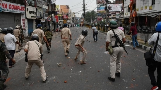 Security personnel clash with protesters in Ranchi (PTI)