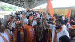 Shiv Sena workers celebrate while leaving for Ayodhya by a special train as Maharashtra Tourism and Environment Minister Aaditya Thackeray will visit on June 15 to pay obeisance to Ram Lalla, at Thane Railway Station on Monday. (Praful Gangurde/HT Photo) Shiv Sena workers celebrate while leaving for Ayodhya by a special train as Maharashtra Tourism and Environment Minister Aaditya Thackeray will visit on June 15 to pay obeisance to Ram Lalla, at Thane Railway Station on Monday. (Praful Gangurde/HT Photo)