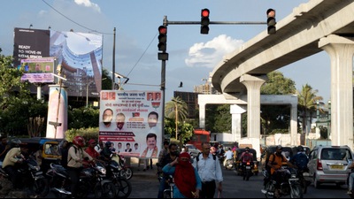 An illegal sky sign at Yerawada. (Shankar Narayan/HT PHOTO) An illegal sky sign at Yerawada. (Shankar Narayan/HT PHOTO)