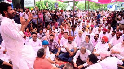 Punjab Congress president Amarinder Singh Raja Warring addresses the party supporters during a protest against the Enforcement Directorate's summon to party leader Rahul Gandhi in connection with the National Herald case, in Jalandhar on Monday. (ANI)