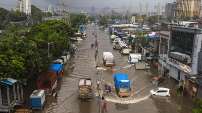 Mumbai, India - July 18, 2021: People and vehicles wade through the flooded street due to heavy rain on LBS Road at Sion, in Mumbai, India, on Sunday, July 18, 2021. (Photo by Pratik Chorge/Hindustan Times) (Pratik Chorge/HT PHOTO) Mumbai, India - July 18, 2021: People and vehicles wade through the flooded street due to heavy rain on LBS Road at Sion, in Mumbai, India, on Sunday, July 18, 2021. (Photo by Pratik Chorge/Hindustan Times) (Pratik Chorge/HT PHOTO)