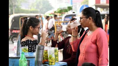 In Patna on Monday. Maximum temperature in the capital city stood at 41.5°C, as per weather bulletin. (Santosh Kumar/HT Photo)