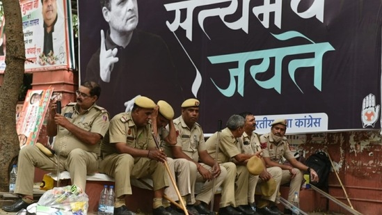 Security beefed up at the AICC HQ in New Delhi on Monday.(Arvind Yadav/Hindustan Times)