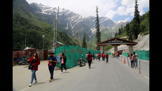 Rainfall and thunderstorms are likely to bring respite from the heatwave conditions prevailing in the state from June 15 to 17, while the monsoon is likely to hit the hill-state on June 20. (Aqil Khan /HT)