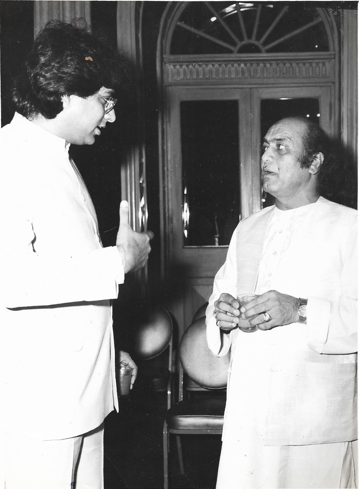 Talat Aziz in conversation with ghazal singer Mehdi Hasan Talat Aziz in conversation with ghazal singer Mehdi Hasan