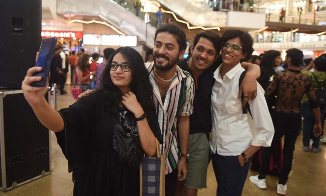 Selfie time! Selfie time!