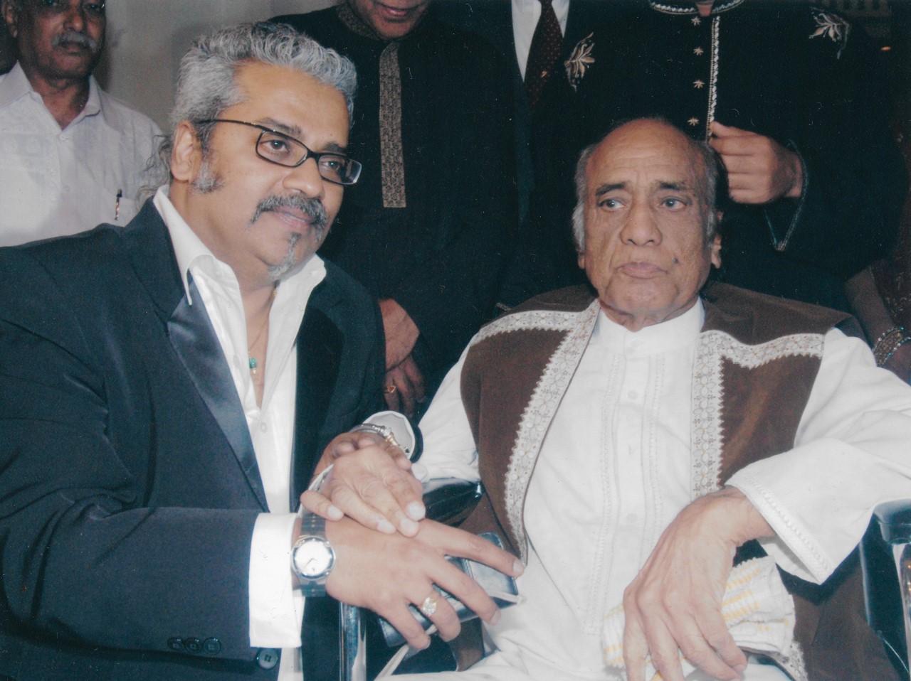 Hariharan with his guru Mehdi Hasan Hariharan with his guru Mehdi Hasan