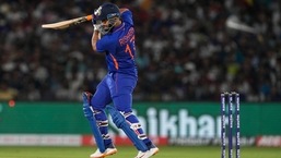 O capitão da Índia Rishabh Pant bate durante a segunda partida de críquete Twenty20 entre a Índia e a África do Sul