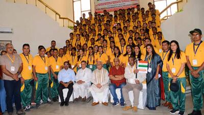 Haryana chief minister Manohar Lal Khattar with a mountaineering team of school students on Tuesday. (HT Photo)