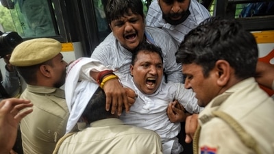 Congress supporters protest outside ED office as Senior Congress leader Rahul Gandhi summoned to get produced by ED for the second day. (Sanchit Khanna/Hindustan Times) Congress supporters protest outside ED office as Senior Congress leader Rahul Gandhi summoned to get produced by ED for the second day. (Sanchit Khanna/Hindustan Times)