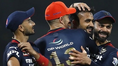 Akash Deep celebrates with Virat Kohli and RCB teammates (Akash Deep/Instagram)