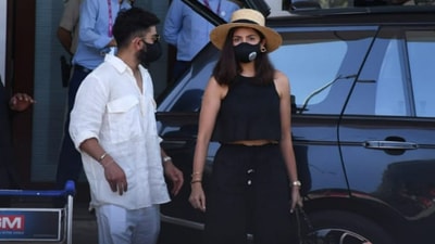 Anushka Sharma and Virat Kohli were spotted at Mumbai airport. (Pics: Varinder Chawla) Anushka Sharma and Virat Kohli were spotted at Mumbai airport. (Pics: Varinder Chawla)