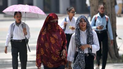 Residents using dupattas and umbrellas to shield themselves from the scorching sun at the Sector-17 Plaza in Chandigarh on Tuesday afternoon. (Ravi Kumar/HT) Residents using dupattas and umbrellas to shield themselves from the scorching sun at the Sector-17 Plaza in Chandigarh on Tuesday afternoon. (Ravi Kumar/HT)