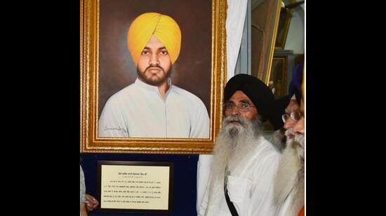 SGPC president Harjinder Singh Dhami unveiling the portrait of former Punjab CM Beant Singh’s assassin Dilawar Singh at the Central Sikh Museum on the Golden Temple complex in Amritsar on Tuesday. (Sameer Sehgal/HT)