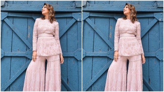 Styled by fashion stylist Romi Choudhary, Sonali wore her shoulder-length tresses open in soft wavy curls as she posed for the cameras.(Instagram/@iamsonalibendre)