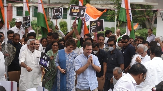 Congress leader Rahul Gandhi leaves for ED office from AICC HQ in New Delhi for the second day of questioning in the National Herald Case.(Arvind Yadav/Hindustan Times)