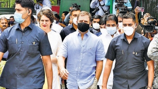 Congress leader Rahul Gandhi with party leaders on his way to the ED office on Monday.&nbsp;(Arvind Yadav/ HT Photos)