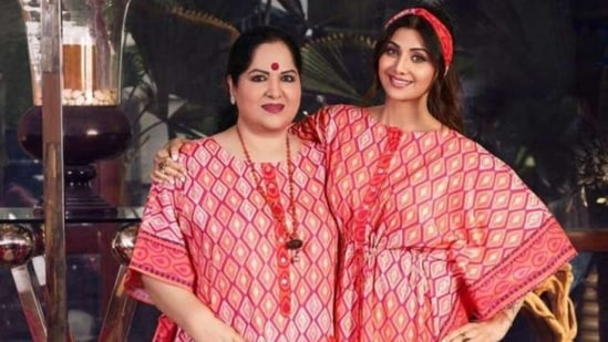 Shilpa Shetty with her mother Sunanda Shetty. Shilpa recently recalled Sunanda calling her ‘nikammi.’