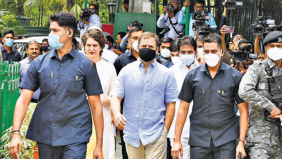 Congress leader Rahul Gandhi with party leaders on his way to the ED office on Monday.&nbsp; (Arvind Yadav/ HT Photos)