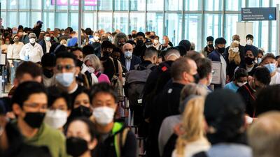 Travellers crowd the security queue in the departures lounge at the start of the Victoria Day holiday long weekend at Toronto Pearson International Airport in Mississauga, Ontario, Canada. (REUTERS/ FILE)