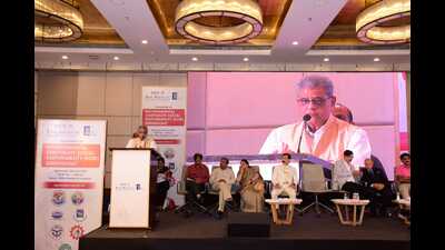 Arun Saxena, UP minister of environment, forests and climate change addressing the convention in Lucknow on Wednesday. (HT Photo) Arun Saxena, UP minister of environment, forests and climate change addressing the convention in Lucknow on Wednesday. (HT Photo)