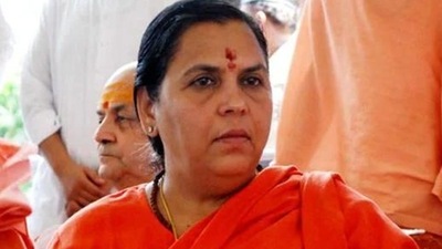 Uma Bharti said she sprinkled some cow dung procured from a desi cow on the auspicious occasion of a full moon on Tuesday. (HT_PRINT) Uma Bharti said she sprinkled some cow dung procured from a desi cow on the auspicious occasion of a full moon on Tuesday. (HT_PRINT)