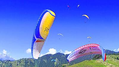 Several accidents involving paragliders have been reported in recent years in the area. An Ambala tourist and a paragliding instructor died after their paraglider crashed to the ground shortly after taking off near Dobhi village in the Kullu district on Wednesday. (HT File Photo)