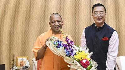 Singapore high commissioner Simon Wong calls on Uttar Pradesh chief minister Yogi Adityanath. (PTI PHOTO) Singapore high commissioner Simon Wong calls on Uttar Pradesh chief minister Yogi Adityanath. (PTI PHOTO)