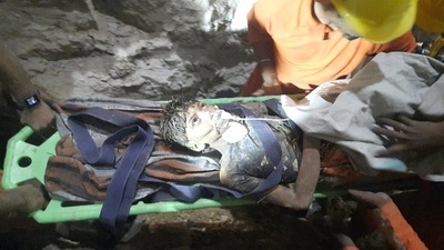 The rescue operation which was claimed to be the longest one in Chhattisgarh ended at 11.56 pm on Tuesday.(Hindustan Times)
