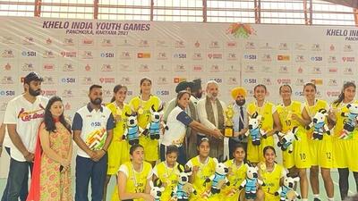 Punjab girls’ basketball team receiving the trophy after clinching victory in Khelo India Games being held at Panchkula. (HT PHOTO) Punjab girls’ basketball team receiving the trophy after clinching victory in Khelo India Games being held at Panchkula. (HT PHOTO)