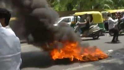 Congress workers burn tires outside the Enforcement Directorate office in Delhi to protest the summons to Rahul Gandhi (ANI) Congress workers burn tires outside the Enforcement Directorate office in Delhi to protest the summons to Rahul Gandhi (ANI)